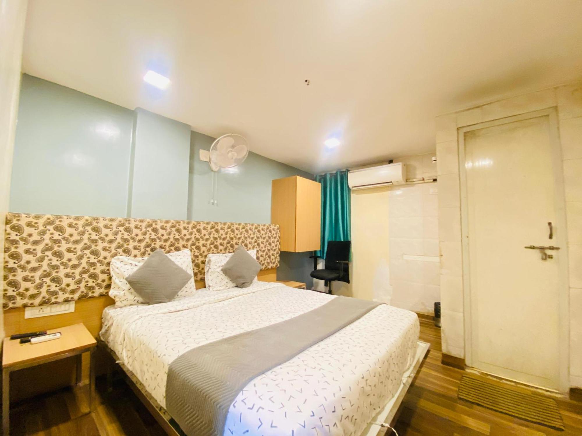 Hotel Abc Satellite Prahlad Nagar Ahmedabad Exterior photo