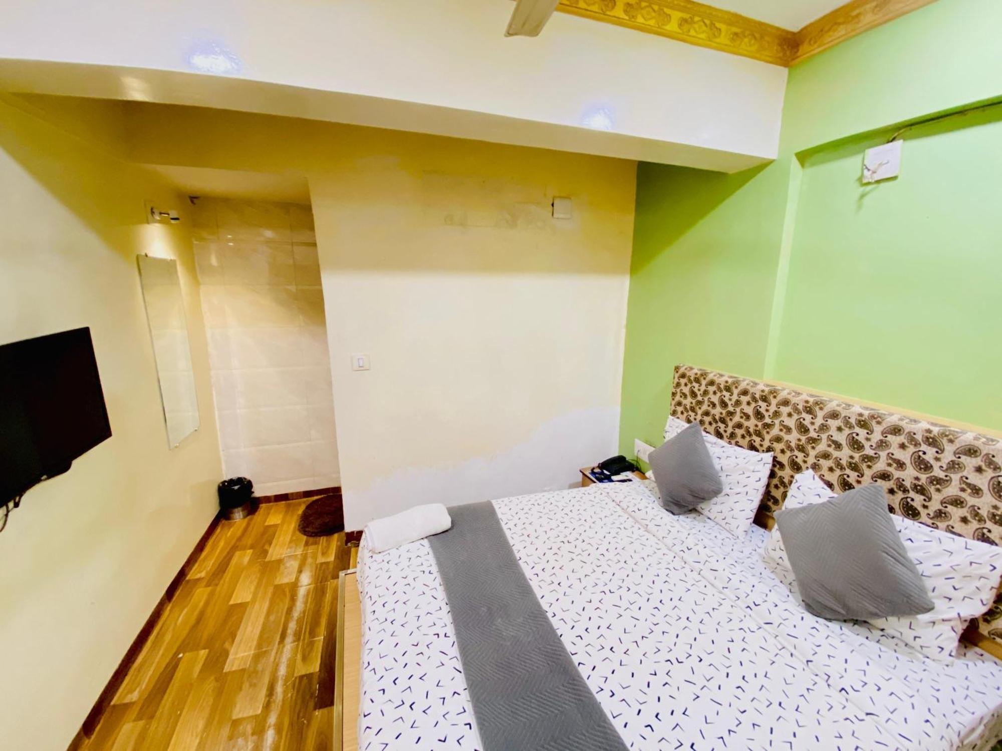 Hotel Abc Satellite Prahlad Nagar Ahmedabad Exterior photo