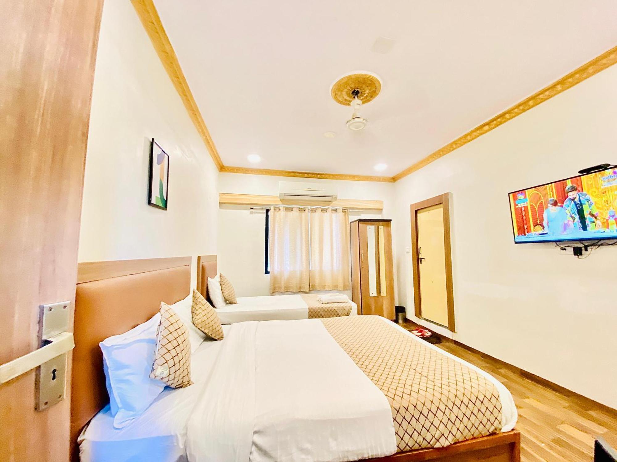 Hotel Abc Satellite Prahlad Nagar Ahmedabad Exterior photo